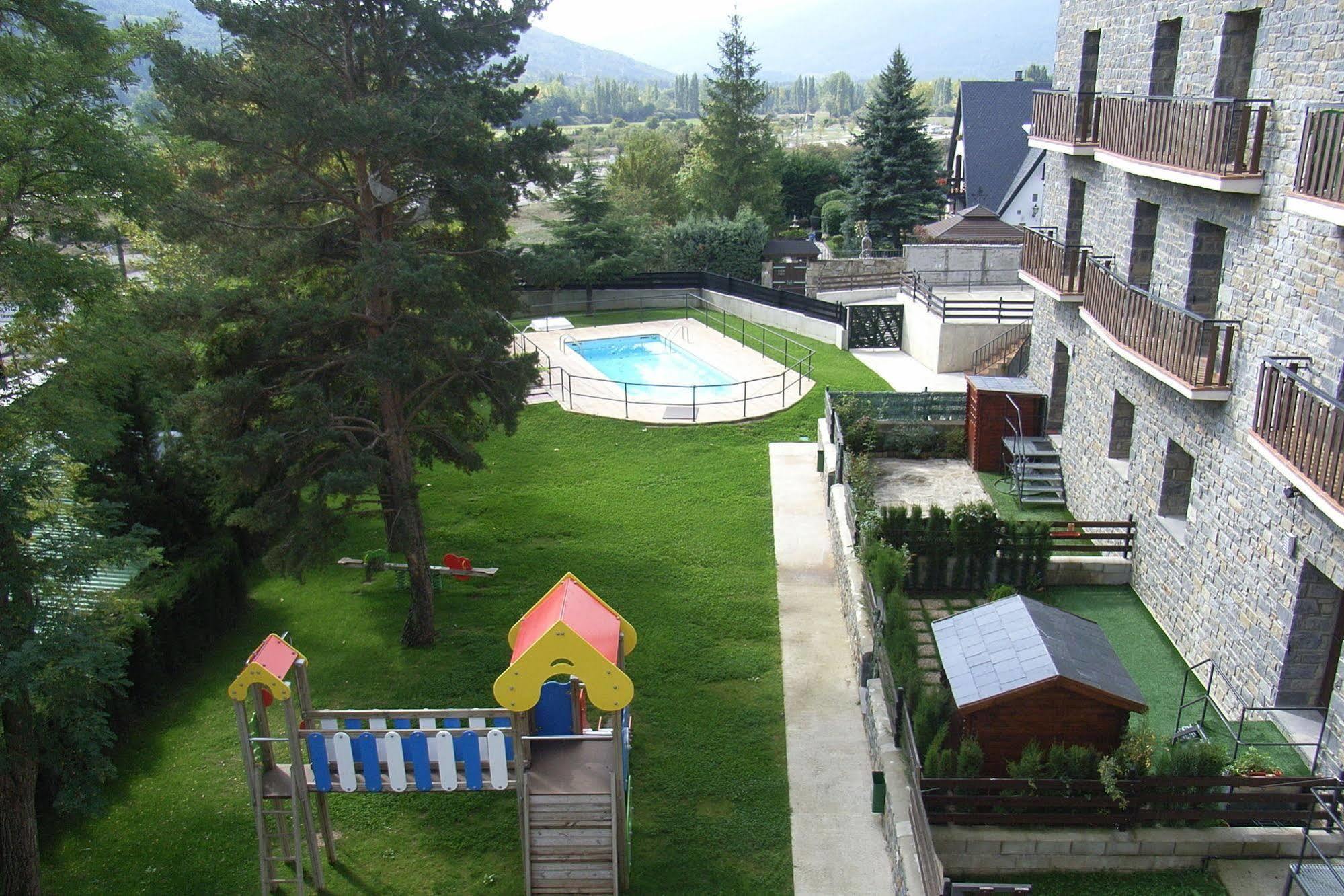 Roca Nevada Suites Villanúa Eksteriør billede