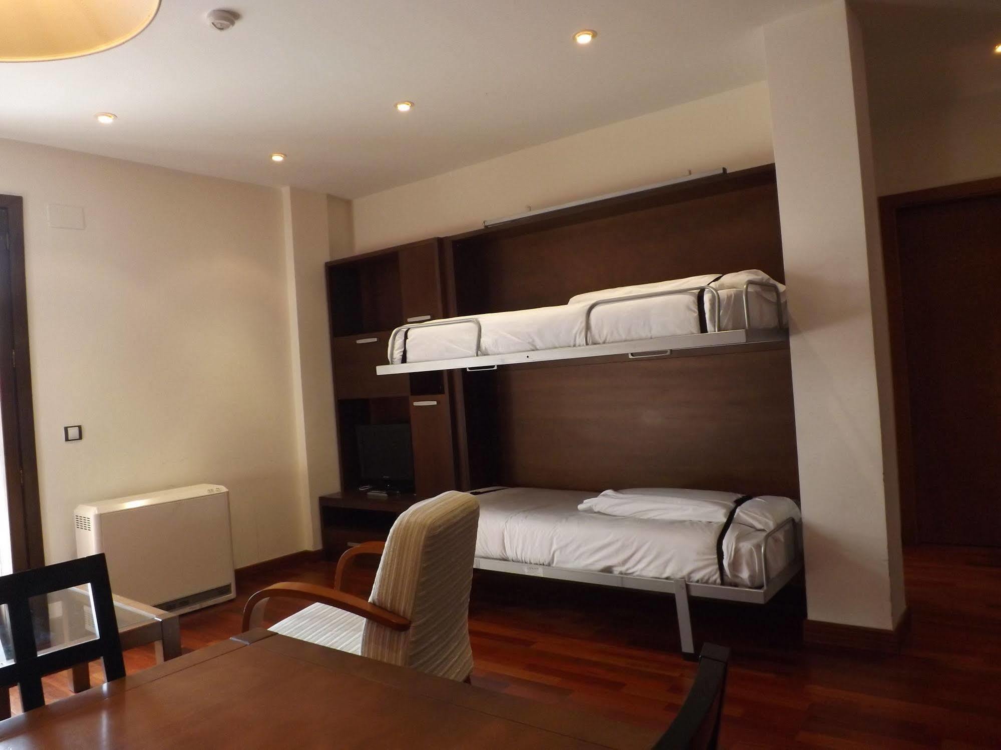 Roca Nevada Suites Villanúa Eksteriør billede